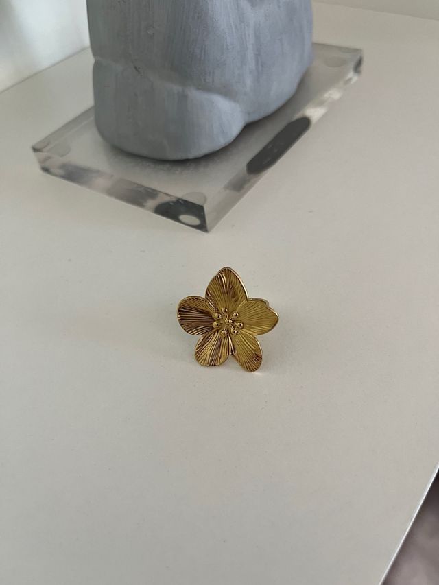 Anillo flor dorado