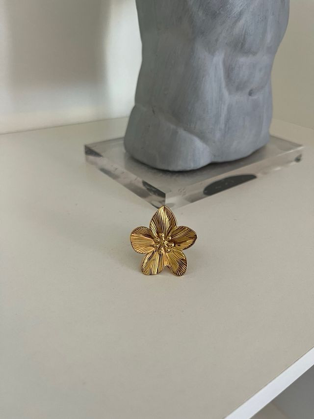 Anillo flor dorado