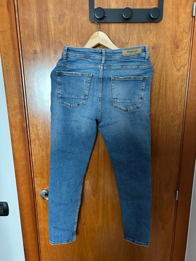 Pantalones pitillo Zara azules desgastados