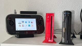 Console Wii U e Wii nera e rossa