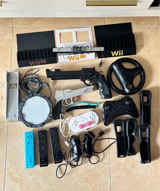 Console Wii U e Wii nera e rossa