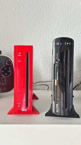 Console Wii U e Wii nera e rossa