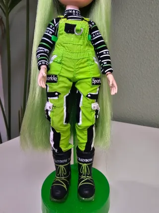 Rainbow High Jade Hunter Muñeca