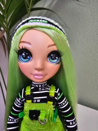 Rainbow High Jade Hunter Muñeca