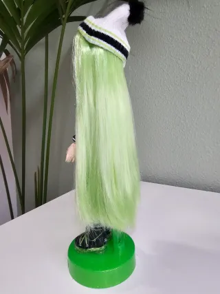 Rainbow High Jade Hunter Muñeca