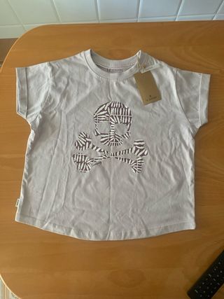 Camiseta Scalpers calavera y tibias 
niña talla12 