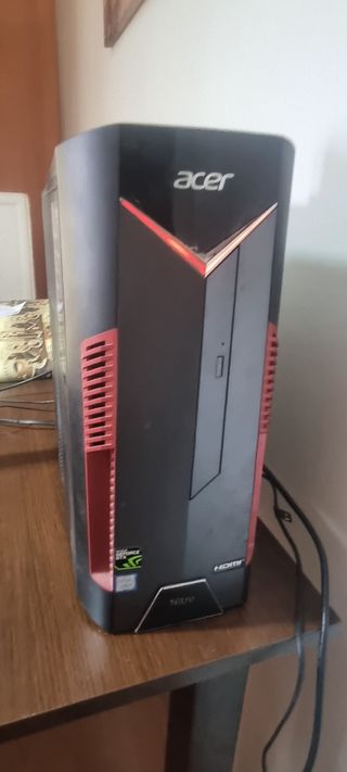Ordenador Acer Negro/Rojo
Monitor, teclado y raton