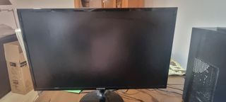 Ordenador Acer Negro/Rojo
Monitor, teclado y raton
