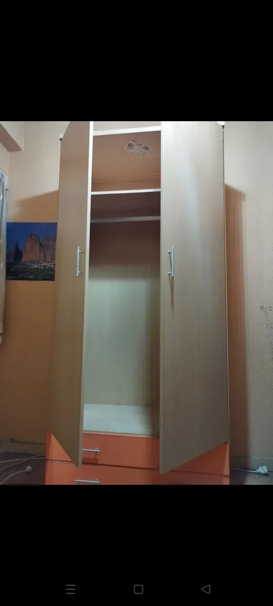 Armario y baldas estanterías 