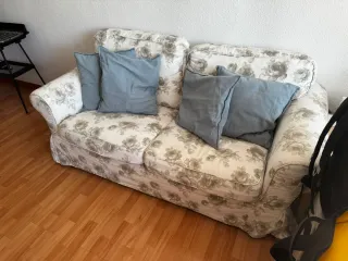 Sofá Ektorp 2 plazas estilo clásico con funda flor