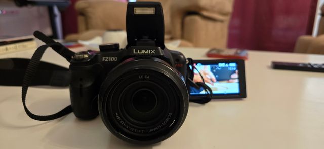Fotocamera Lumix FZ100 + borsa Lowepro + accessori