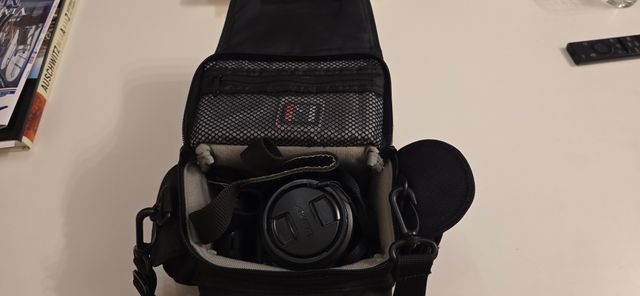 Fotocamera Lumix FZ100 + borsa Lowepro + accessori