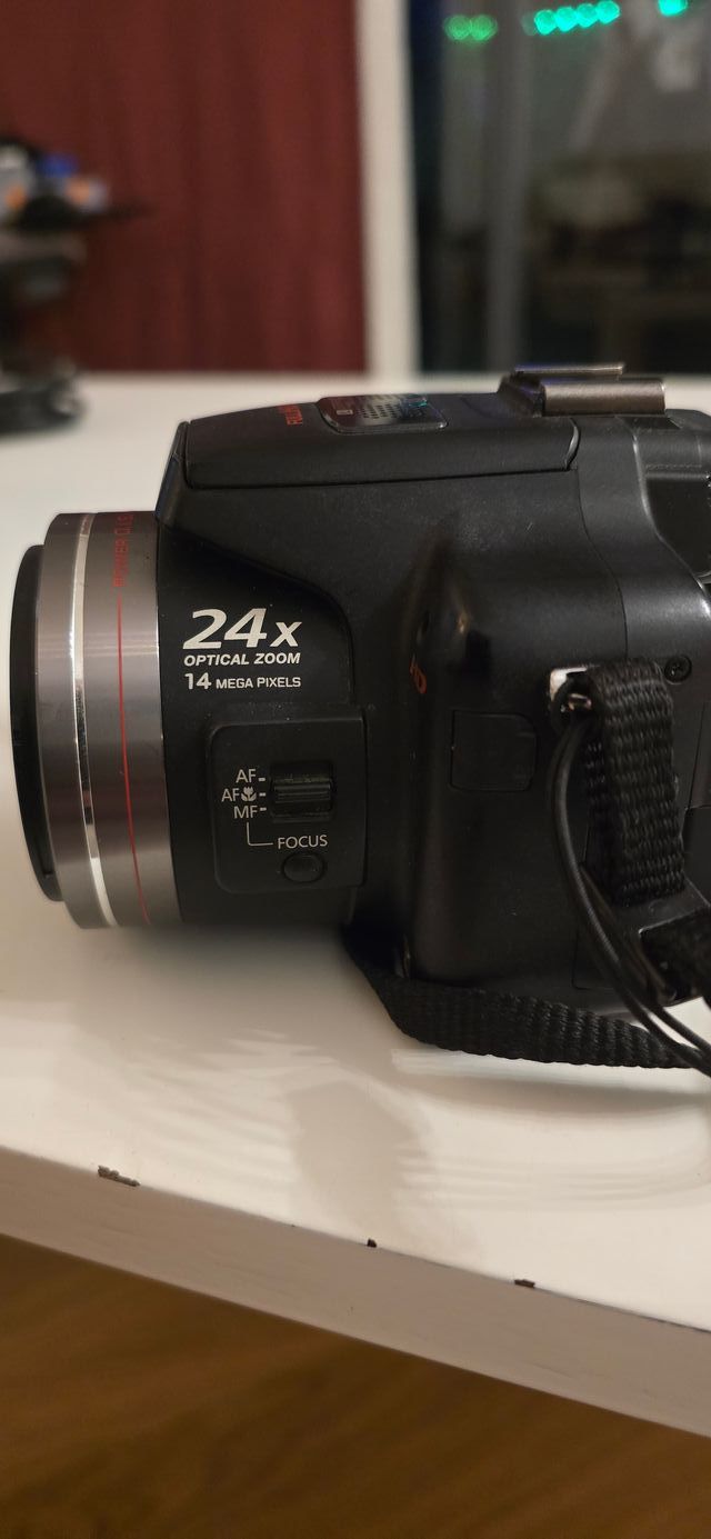 Fotocamera Lumix FZ100 + borsa Lowepro + accessori