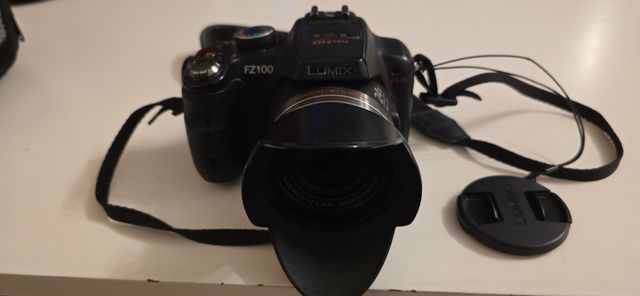 Fotocamera Lumix FZ100 + borsa Lowepro + accessori