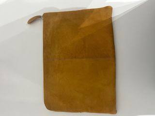 Bolso de mano de cuero mostaza