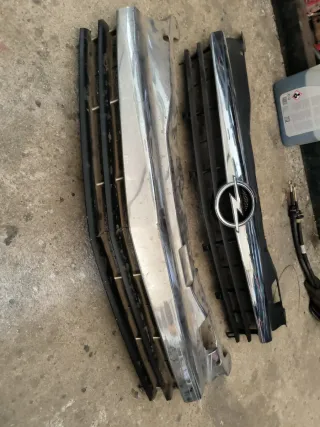 Rejilla frontal Opel Astra gtc