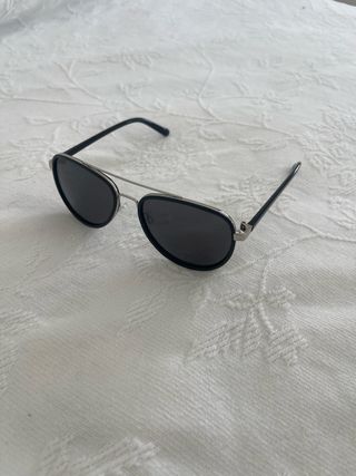 Gafas de sol aviador negras y plateadas