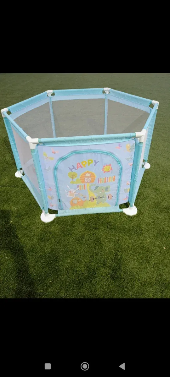 Parque infantil hexagonal azul