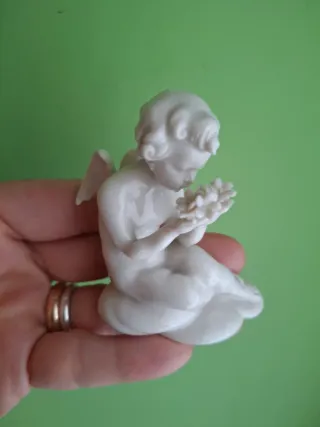 Cherubino in porcellana