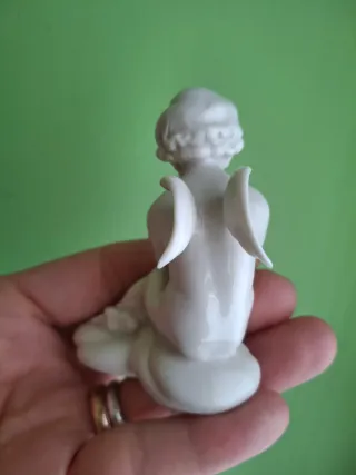 Cherubino in porcellana