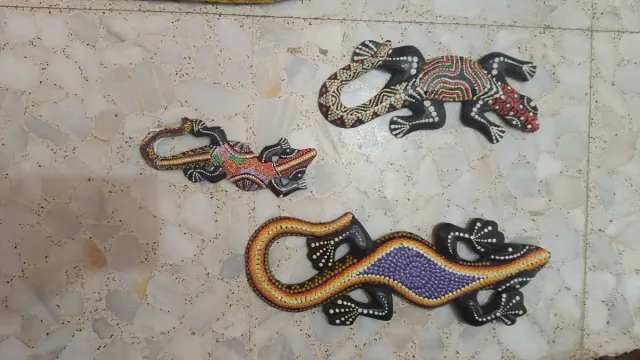 Lagartos de madera decorativos