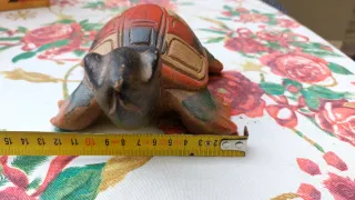 Tartaruga in legno decorata