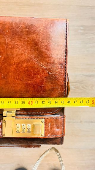 Maletín de piel antiguo con combinación