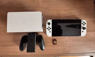 Nintendo Switch OLED bianco e nero