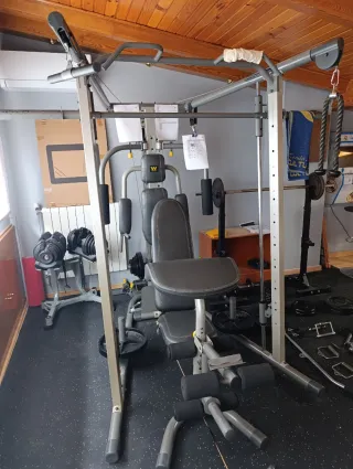 Conjunto de gimnasio con multiestación