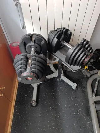 Conjunto de gimnasio con multiestación