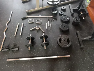 Conjunto de gimnasio con multiestación