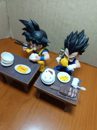 Figuras Goku y Vegeta
