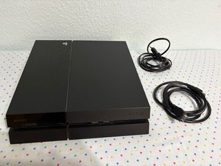 PS4 500GB + 4 Mandos + 4 Juegos + cableado