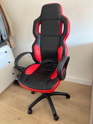 Poltrona gaming nera e rossa