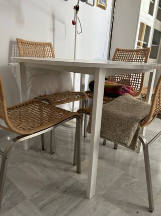 Mesa comedor redonda blanca VIHALS 107 cm
