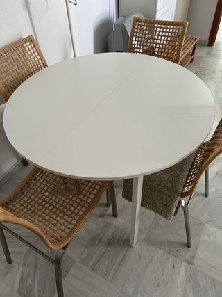Mesa comedor redonda blanca VIHALS 107 cm
