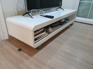 Mueble TV blanco moderno