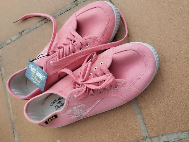 Zapatillas Lois N 41. Sin estrenar