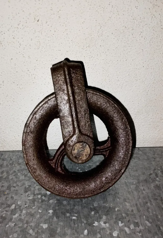 Garrucha de Pozo Antigua de Hierro