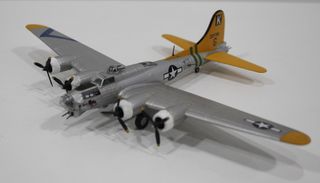 Maqueta Avión Altaya B-17G Flying Fortress 1/144