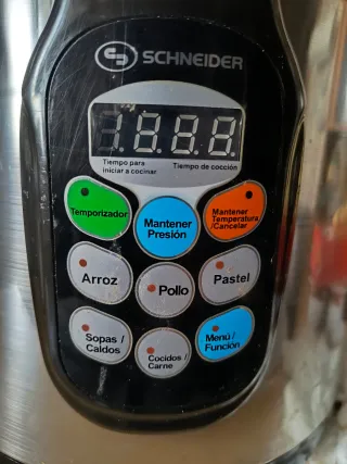 Olla Programable Schneider Buen Estado