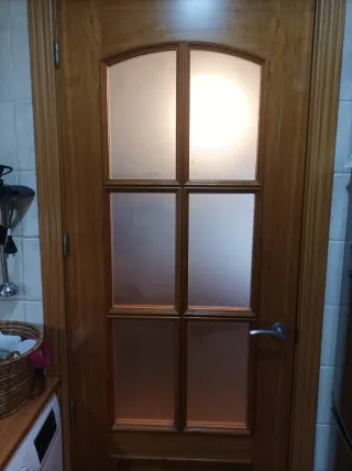 Puerta de cocina madera con cristal