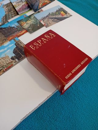  25 Guerrero del antifaz y 100 postales de Europa 
