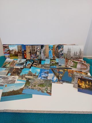  25 Guerrero del antifaz y 100 postales de Europa 