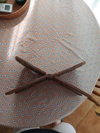 Soporte madera libros sagrados