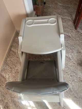 Trona convertible en mesa y silla