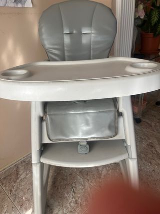 Trona convertible en mesa y silla