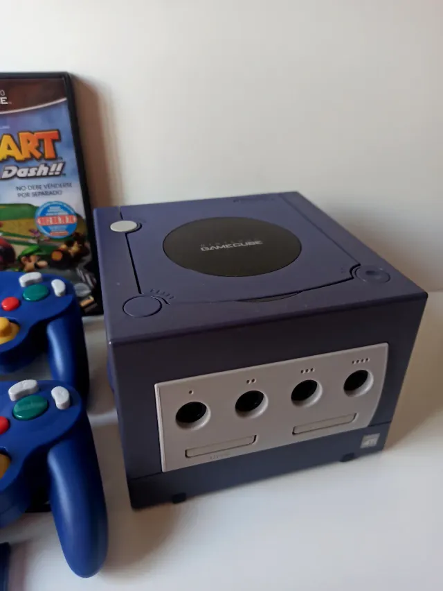 Nintendo Game Cube + Juego Mario Kart + Dos Mandos
