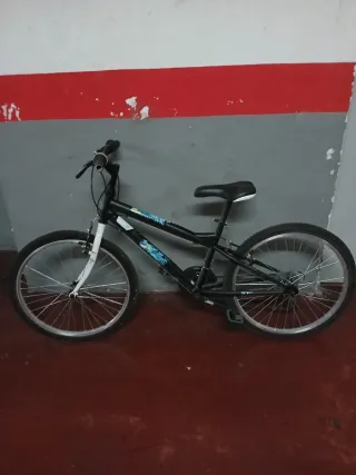 Bicicleta negra,sin patilla