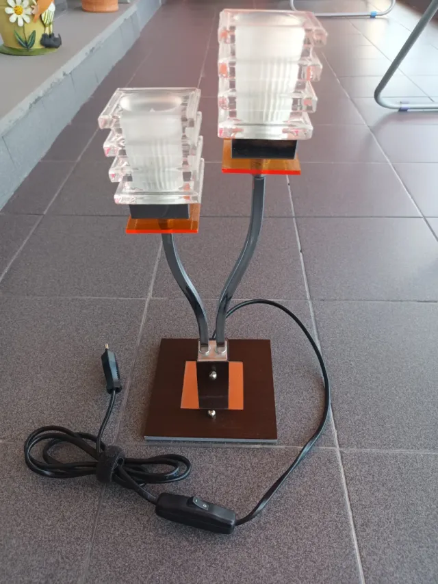 Lámpara de mesa o mesilla de noche. 